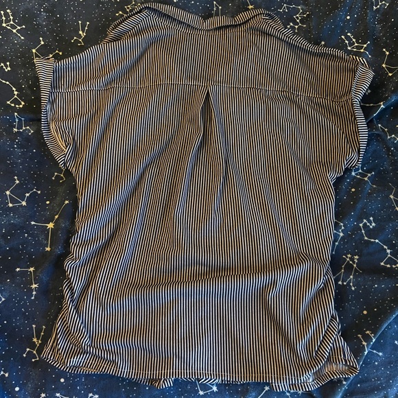 ✨Host Pick!✨ EDEN & OLIVIA Blue & White Striped Maternity Tee - Picture 2 of 3